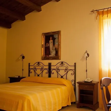 Domus Aurea Hotel 4*